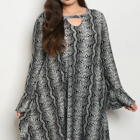 PLUS SIZE Grey snake skin dress w bell sleeves - Picture 3 of 3
